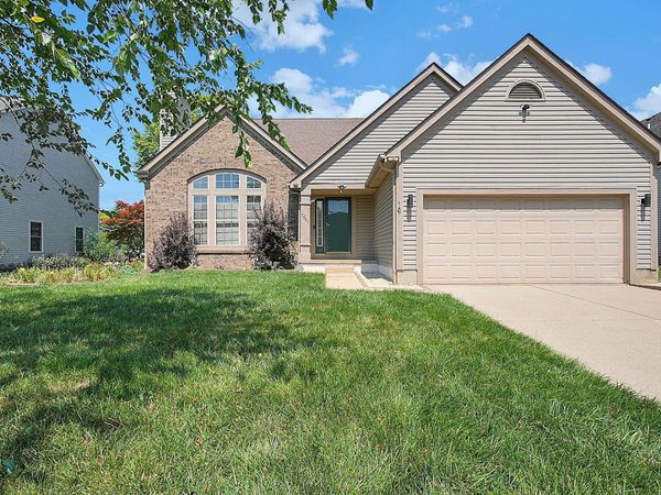 7961 Pinehill Road , Lewis Center, OH 43035