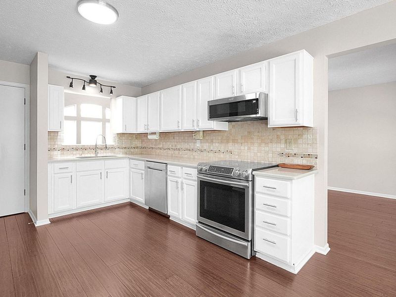 7961 Pinehill Road , Lewis Center, OH 43035 Photo 12