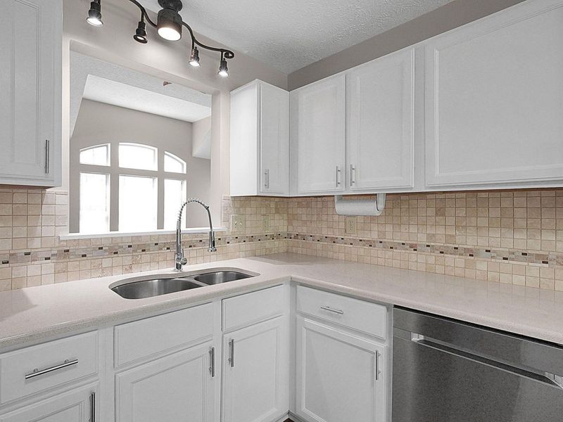 7961 Pinehill Road , Lewis Center, OH 43035 Photo 16