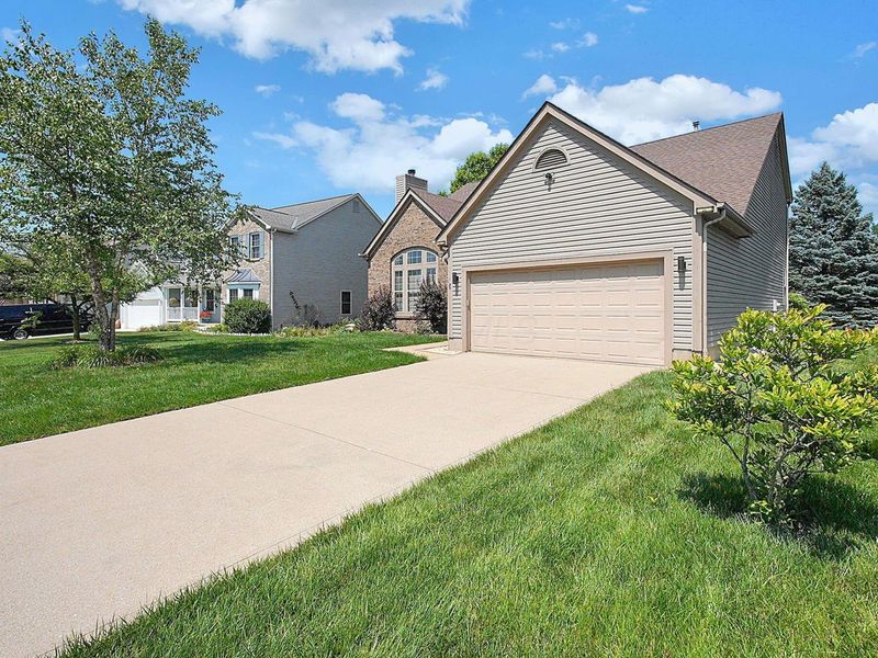 7961 Pinehill Road , Lewis Center, OH 43035 Photo 3
