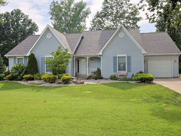 711 Laura Lane, Sweetser, IN 46987