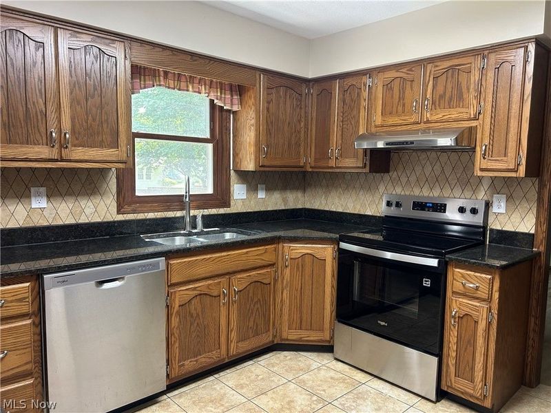 501 Red Rock Drive, Wadsworth, OH 44281 Photo 8
