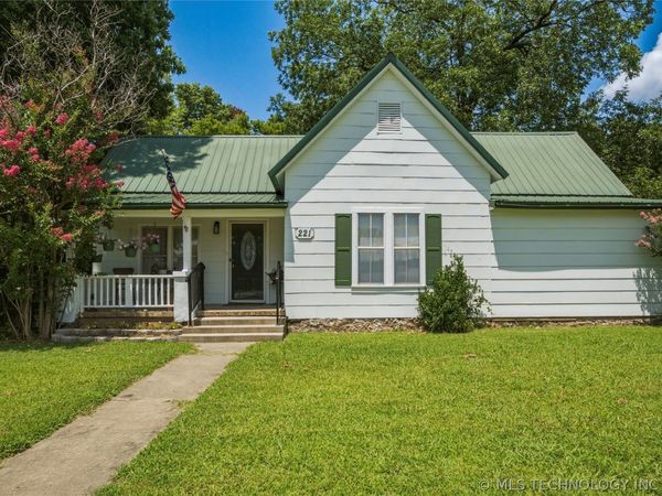 221 W Poplar , Stilwell, OK 74960