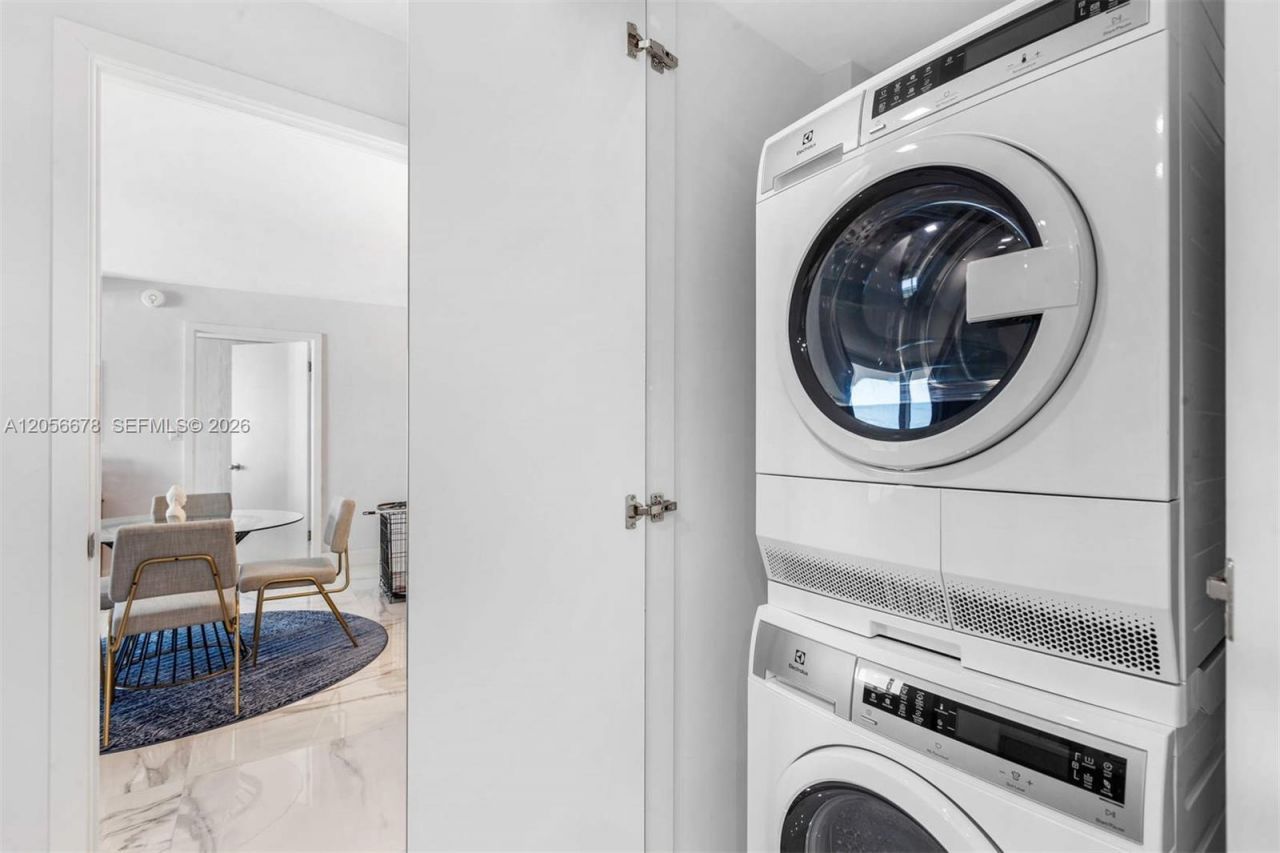 6039 Collins Ave, Unit 1527, Miami Beach, FL 33140 Photo