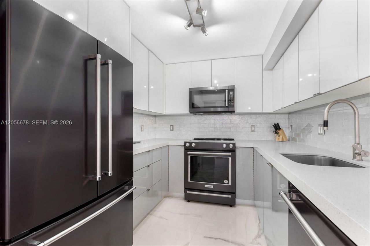 6039 Collins Ave, Unit 1527, Miami Beach, FL 33140 Photo