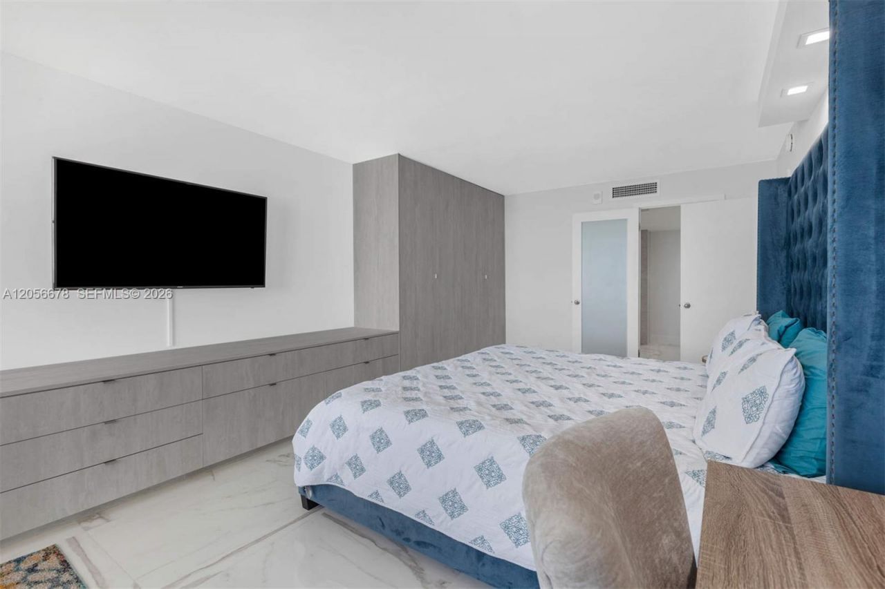 6039 Collins Ave, Unit 1527, Miami Beach, FL 33140 Photo