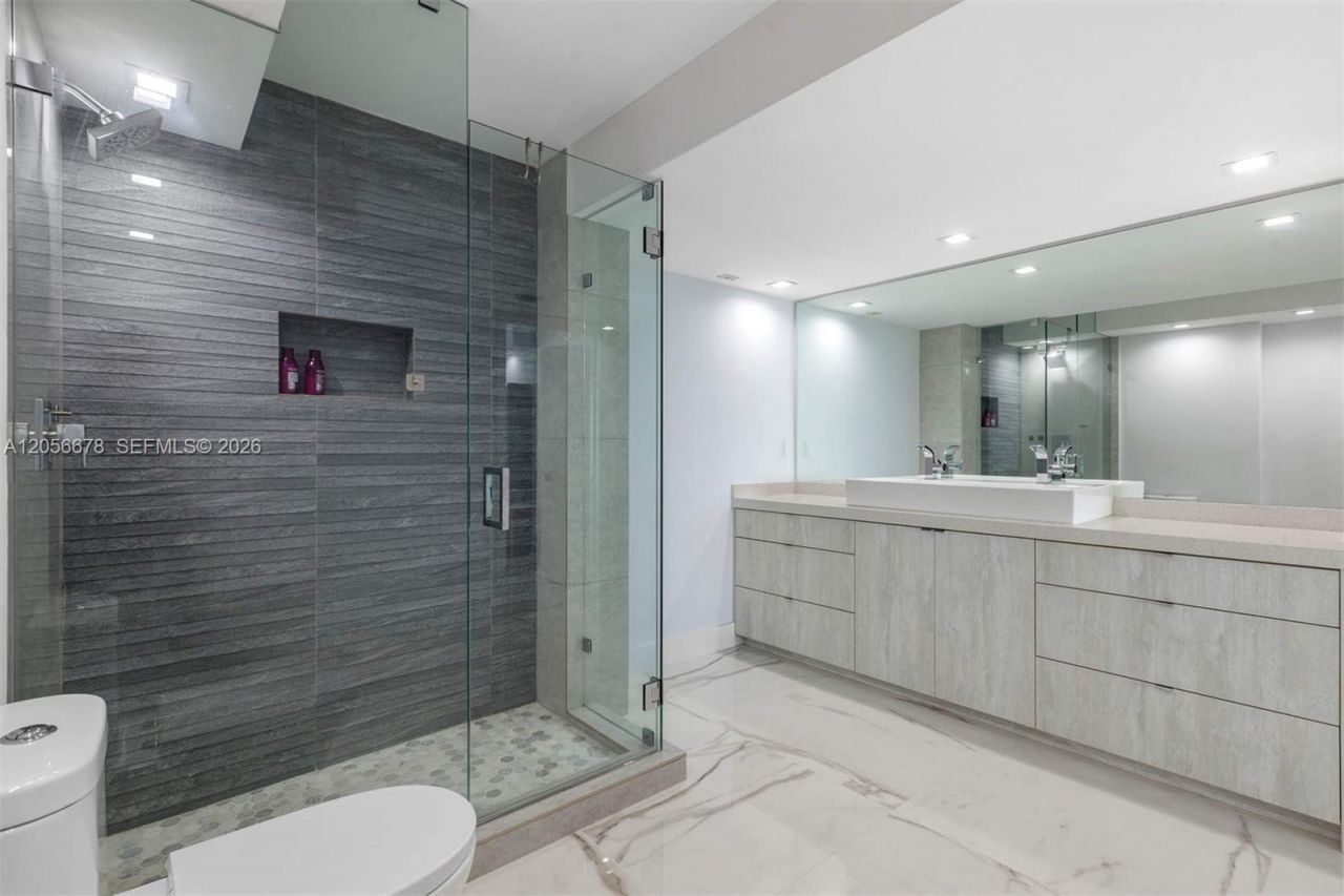6039 Collins Ave, Unit 1527, Miami Beach, FL 33140 Photo