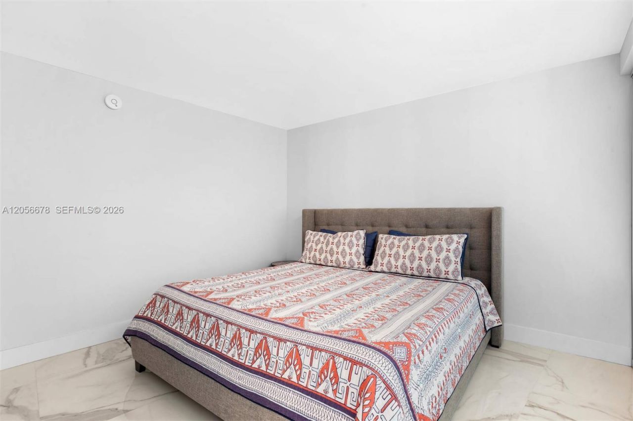 6039 Collins Ave, Unit 1527, Miami Beach, FL 33140 Photo