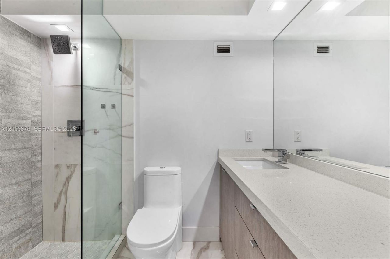 6039 Collins Ave, Unit 1527, Miami Beach, FL 33140 Photo