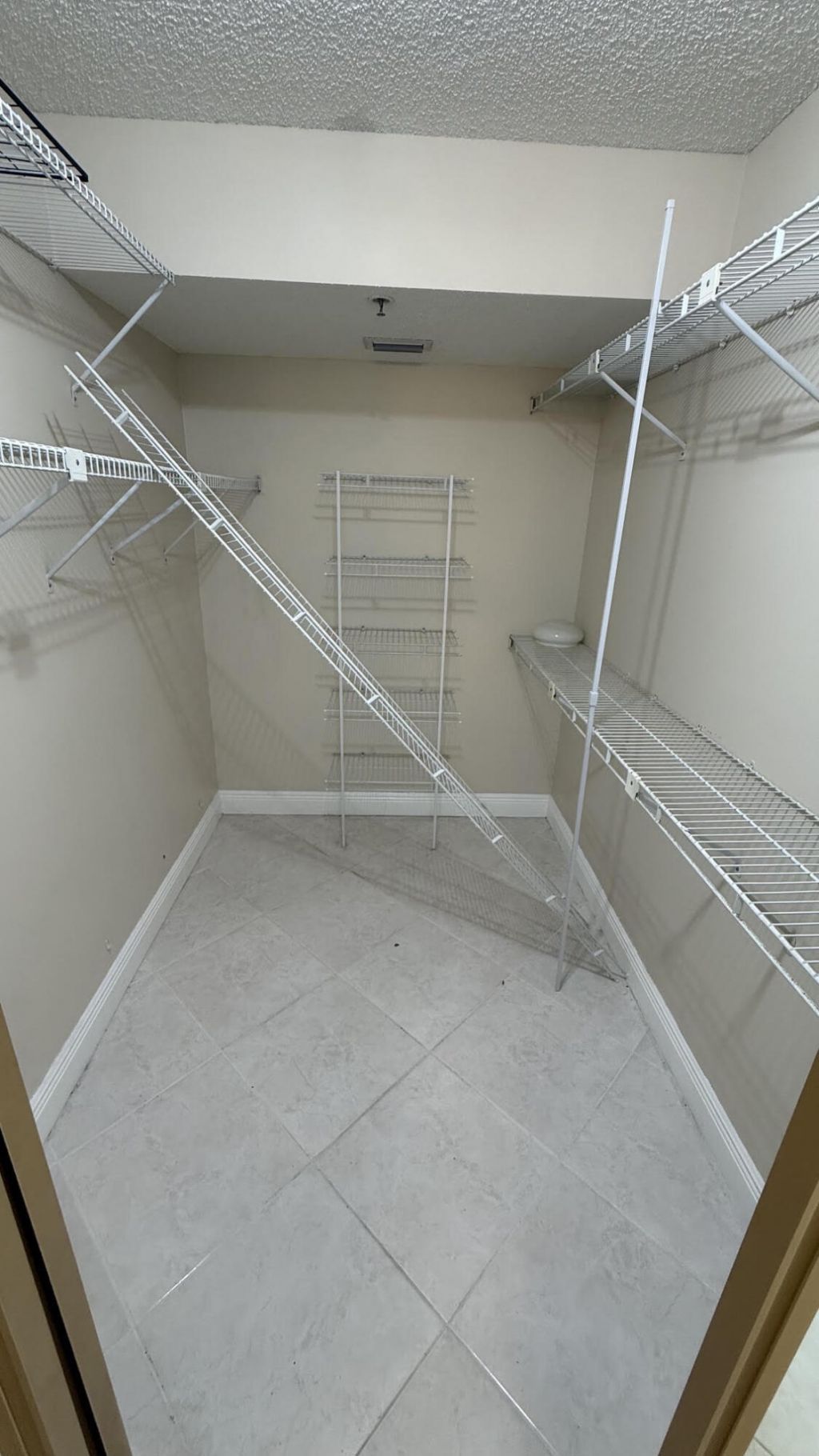 2334 S Cypress Bend Drive, Unit 802, Pompano Beach, FL 33069 Photo