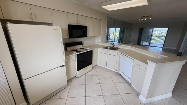 2334 S Cypress Bend Drive, Unit 802, Pompano Beach, FL 33069 Photo