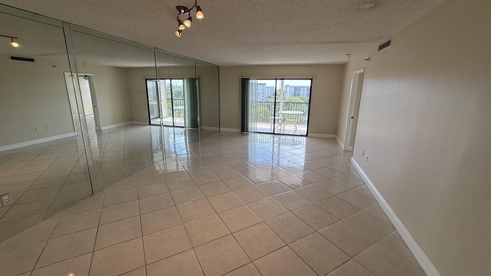 2334 S Cypress Bend Drive, Unit 802, Pompano Beach, FL 33069 Photo