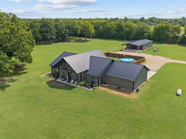 7122 Farm Road 1499 , Sumner, TX 75486