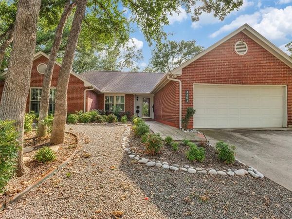4404 Oak Brook Court, Arlington, TX 76016