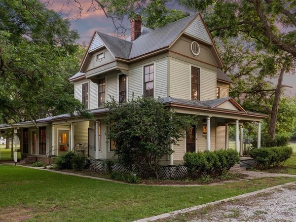 405 W Clifton Street, Pilot Point, TX 76258