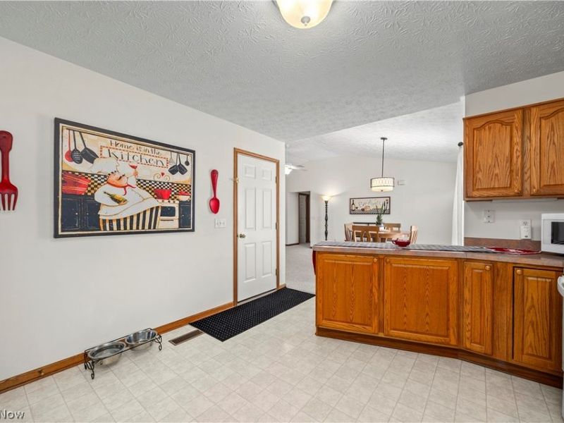 519 Heather Woods Drive, Elyria, OH 44035 Photo 10