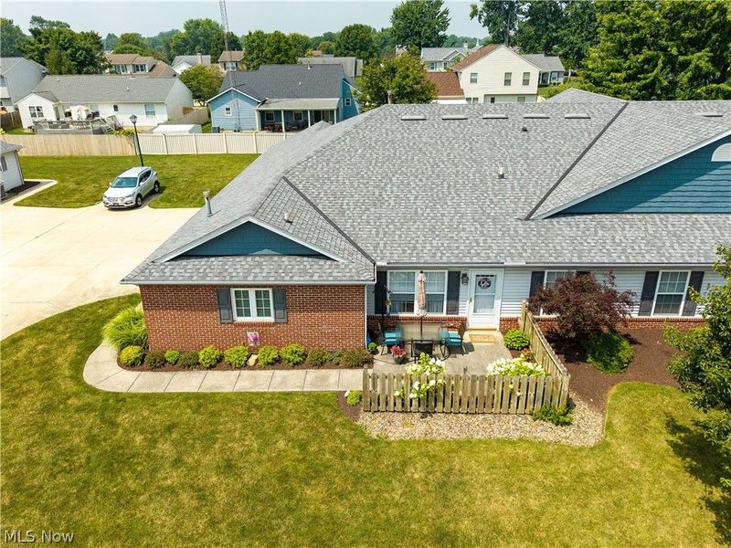 519 Heather Woods Drive, Elyria, OH 44035 Photo 2