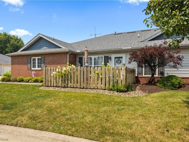 519 Heather Woods Drive, Elyria, OH 44035 Photo 4