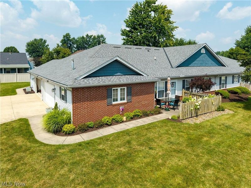 519 Heather Woods Drive, Elyria, OH 44035 Photo 5