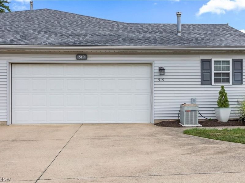 519 Heather Woods Drive, Elyria, OH 44035 Photo 6