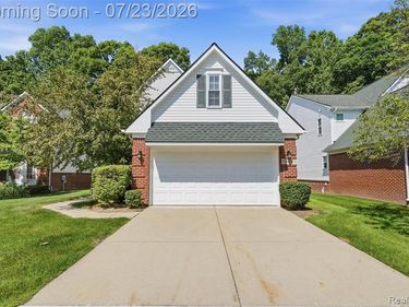 668 Shady Maple Drive, Wixom, MI 48393