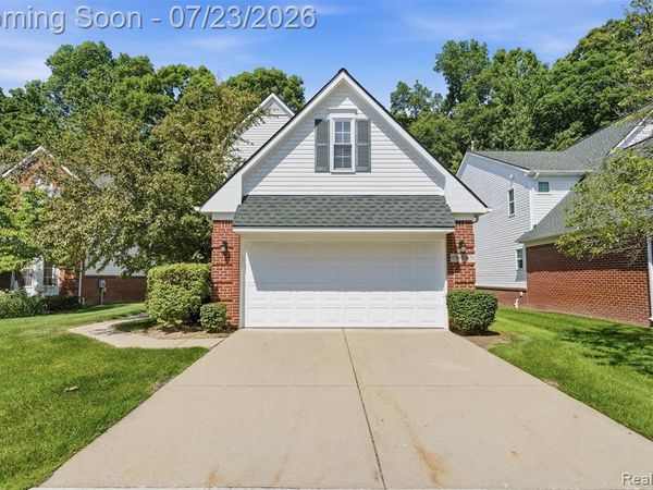 668 Shady Maple Drive, Wixom, MI 48393