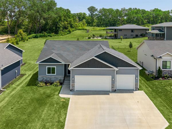 1823 Crabapple Lane , Granger, IA 50109