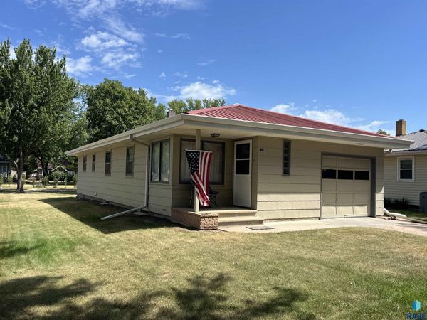 216 E Fourth St, Freeman, SD 57029