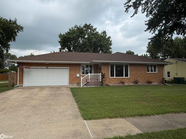 201 E Fillmore Avenue, Fairfield, IA 52556