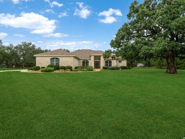 7261 KEENELAND DR, Boerne, TX 78015