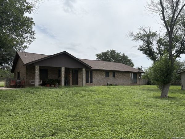 1016 COUNTY ROAD 373, Uvalde, TX 78801