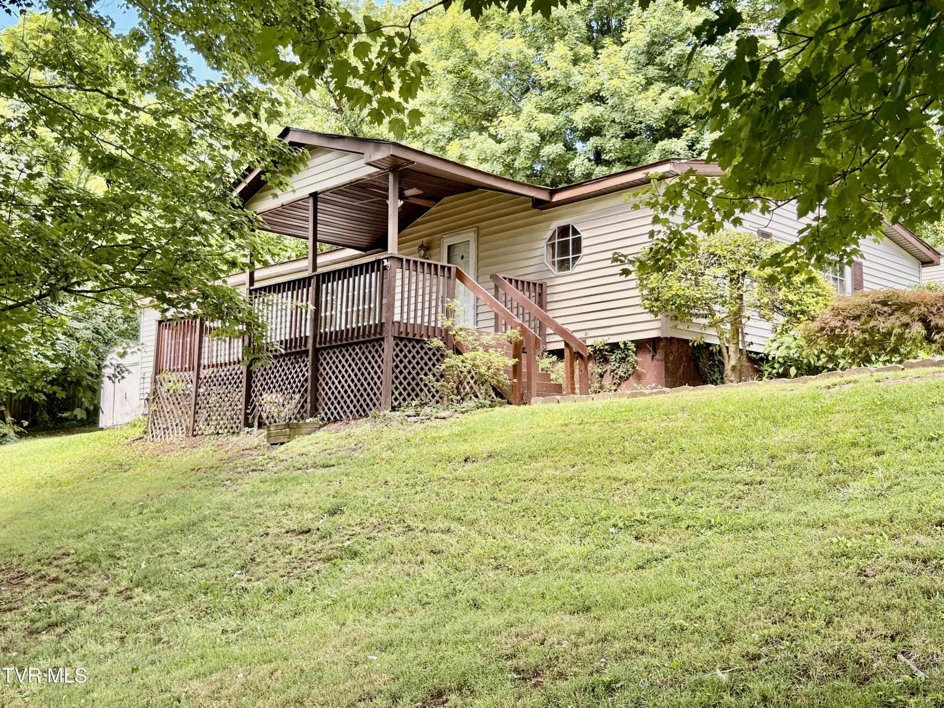 3327 Horseshoe Drive, Kingsport, TN 37663 Main Photo