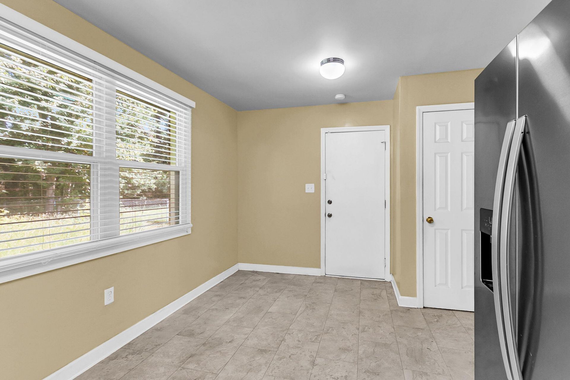 216 Gardenia Street Photo 12