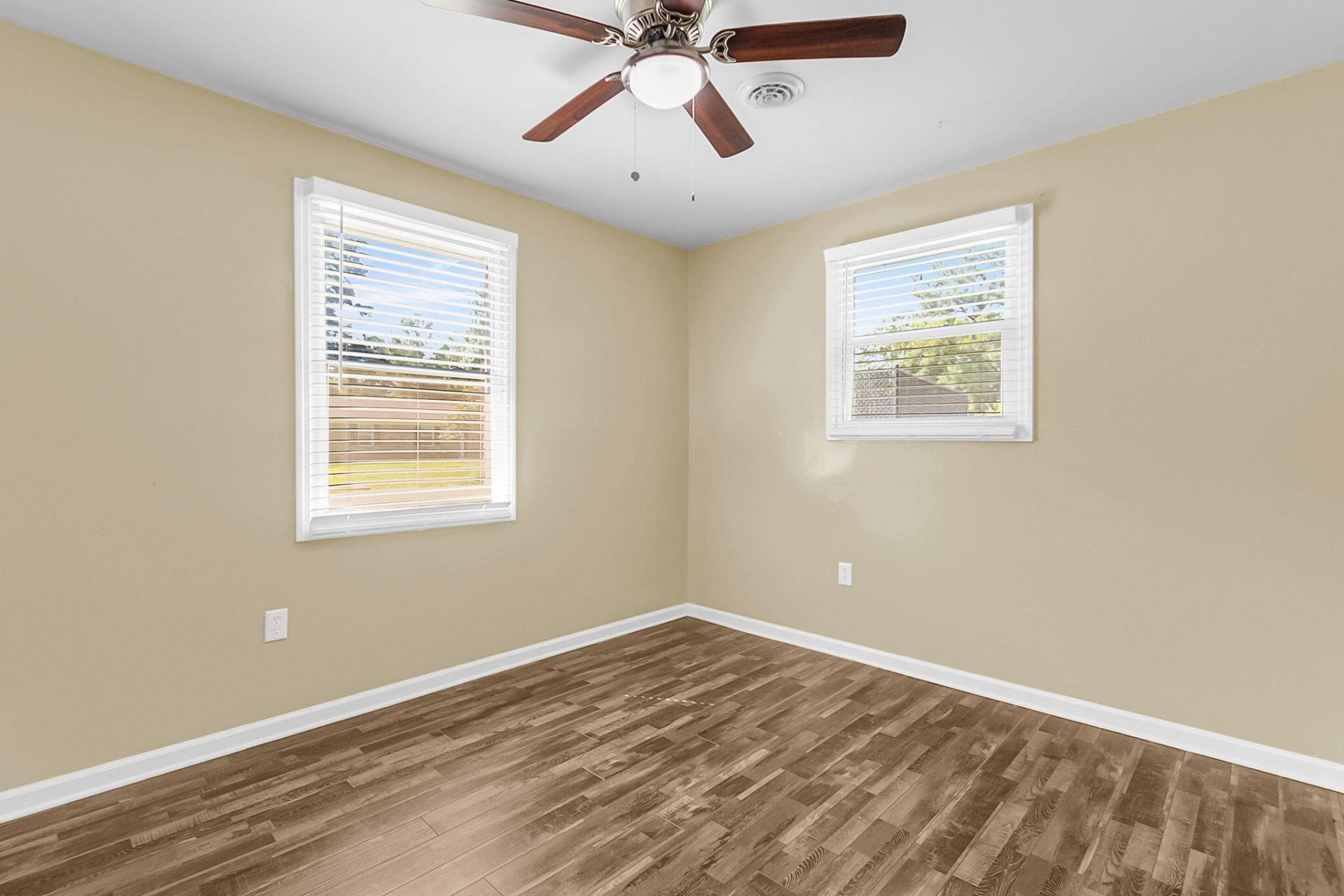 216 Gardenia Street Photo 14