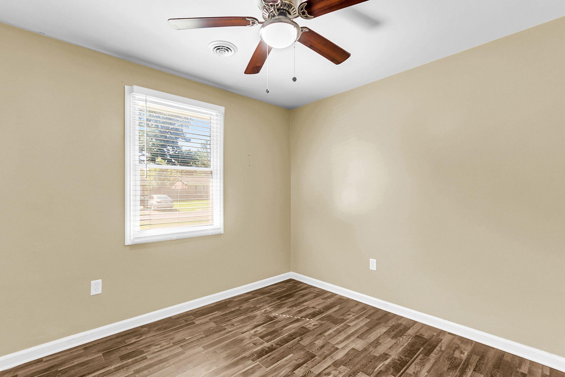 216 Gardenia Street Photo 17