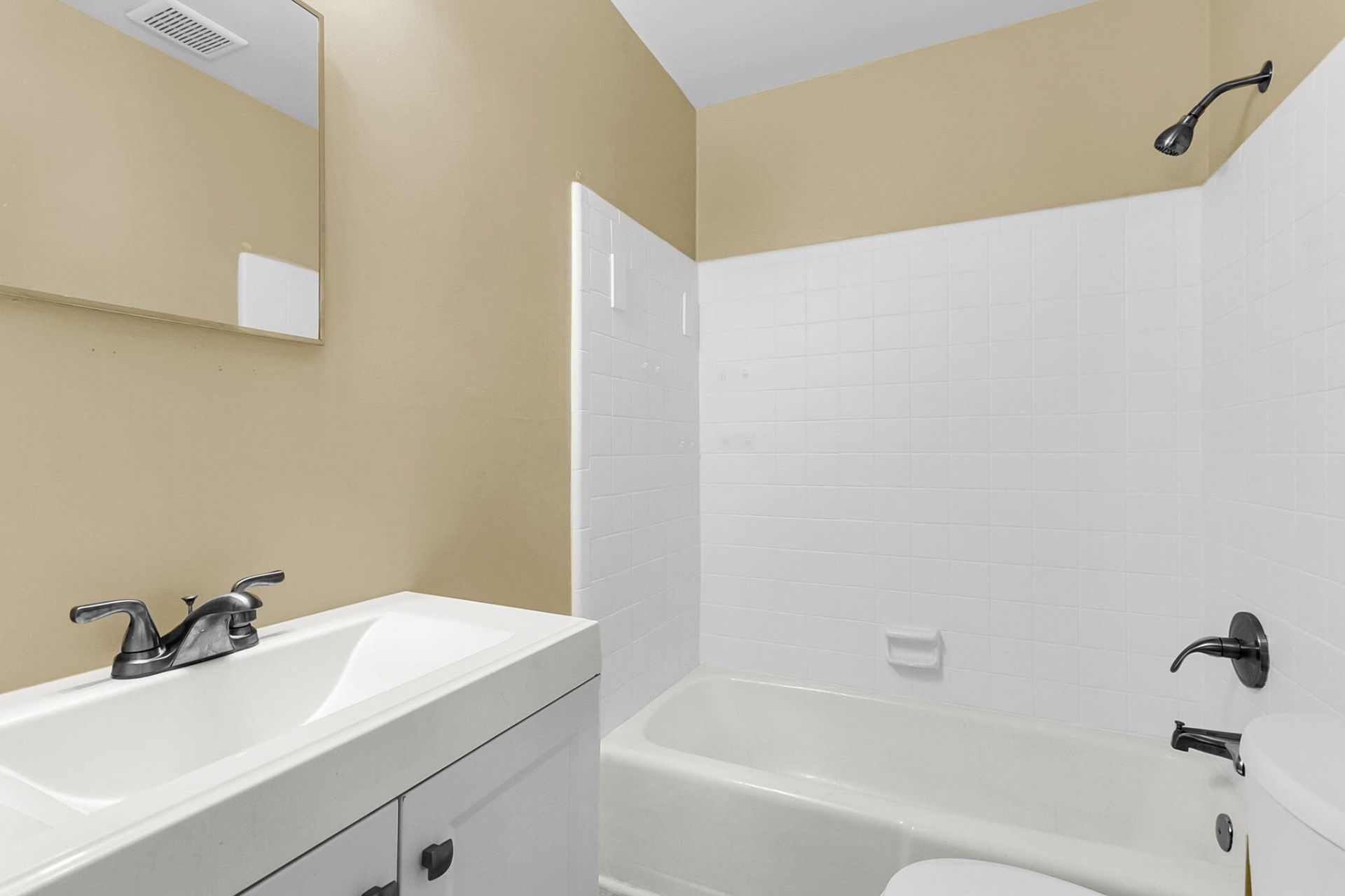 216 Gardenia Street Photo 20