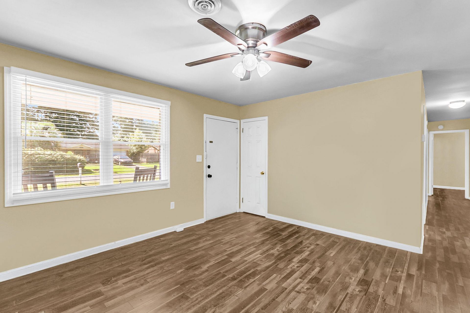 216 Gardenia Street Photo 5