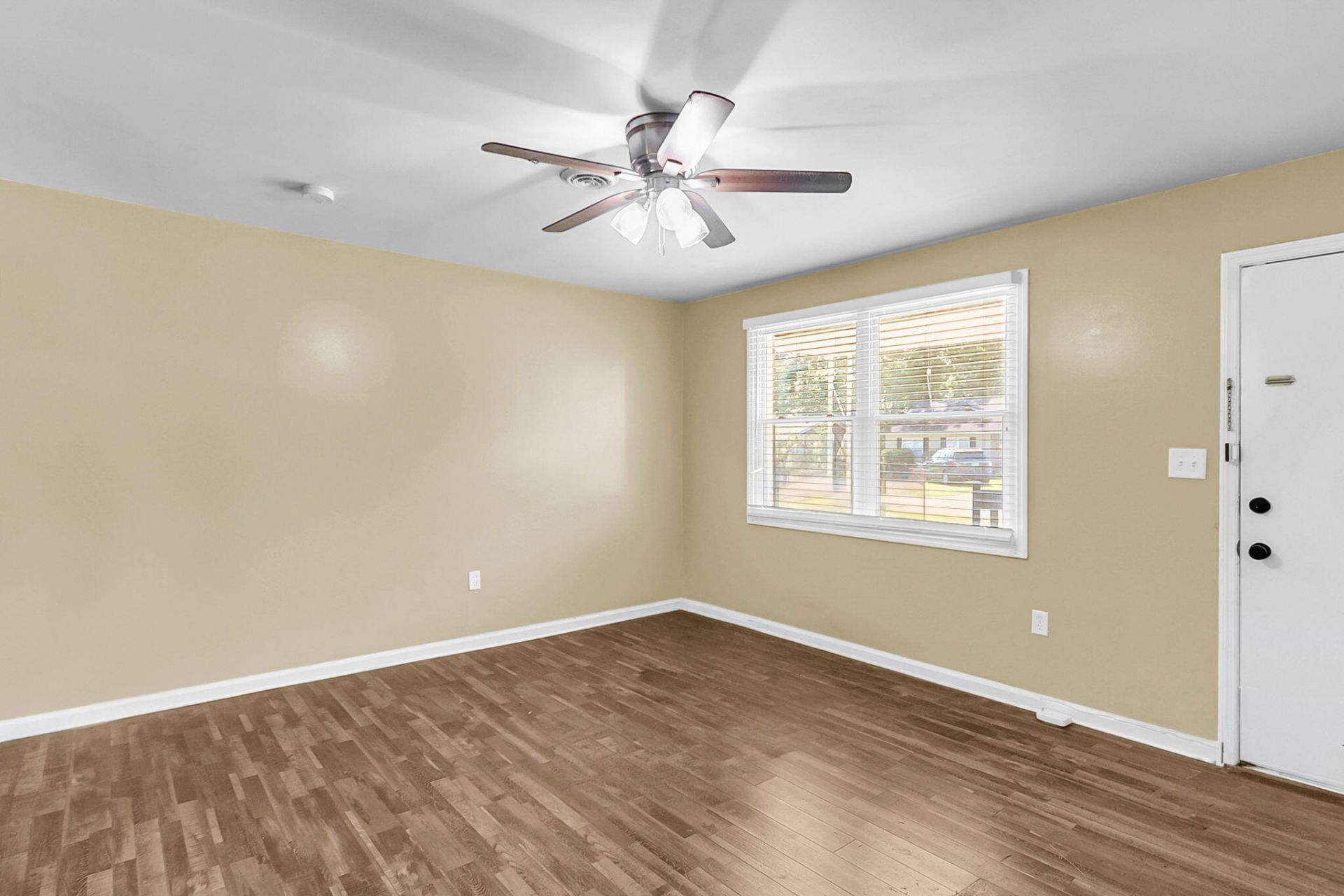 216 Gardenia Street Photo 6