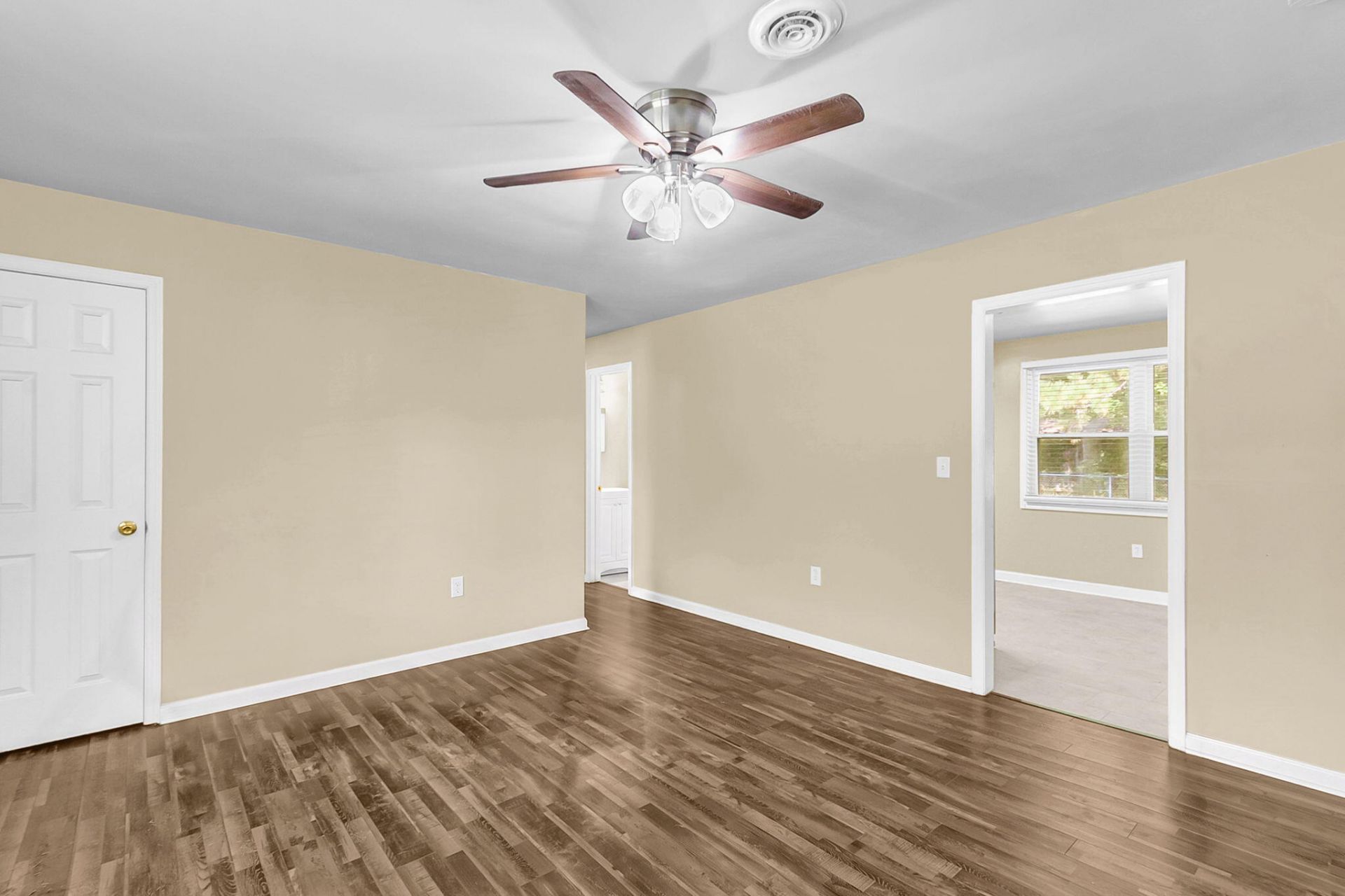 216 Gardenia Street Photo 8