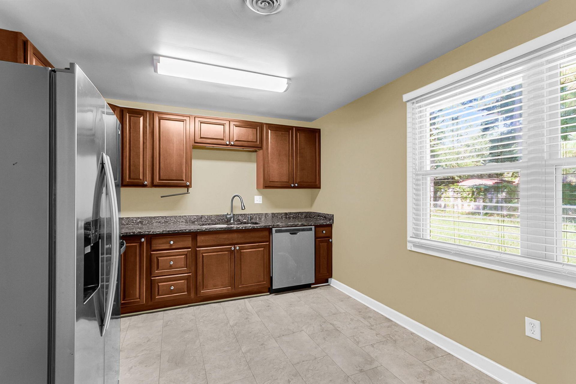 216 Gardenia Street Photo 9