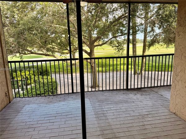 200 Jacaranda Country Club Dr, Unit 4B, Plantation, FL 33324