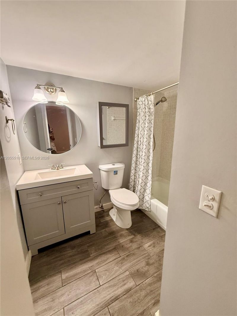200 Jacaranda Country Club Dr, Unit 4B, Plantation, FL 33324 Photo