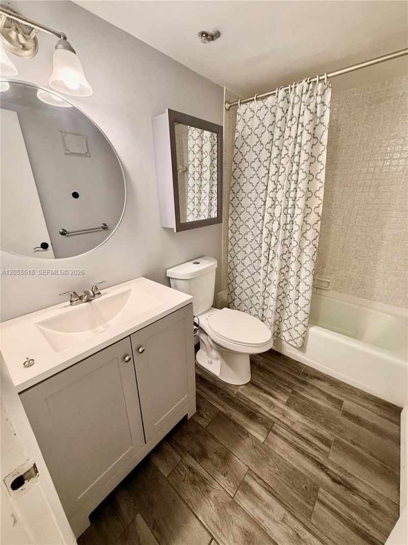 200 Jacaranda Country Club Dr, Unit 4B, Plantation, FL 33324 Photo