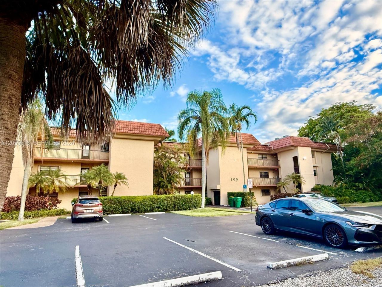 200 Jacaranda Country Club Dr, Unit 4B, Plantation, FL 33324 Photo