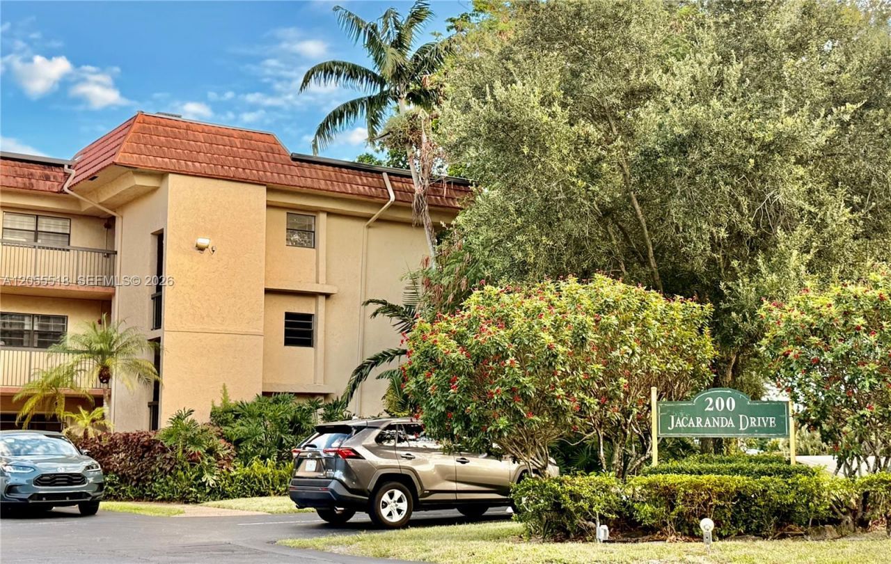 200 Jacaranda Country Club Dr, Unit 4B, Plantation, FL 33324 Photo