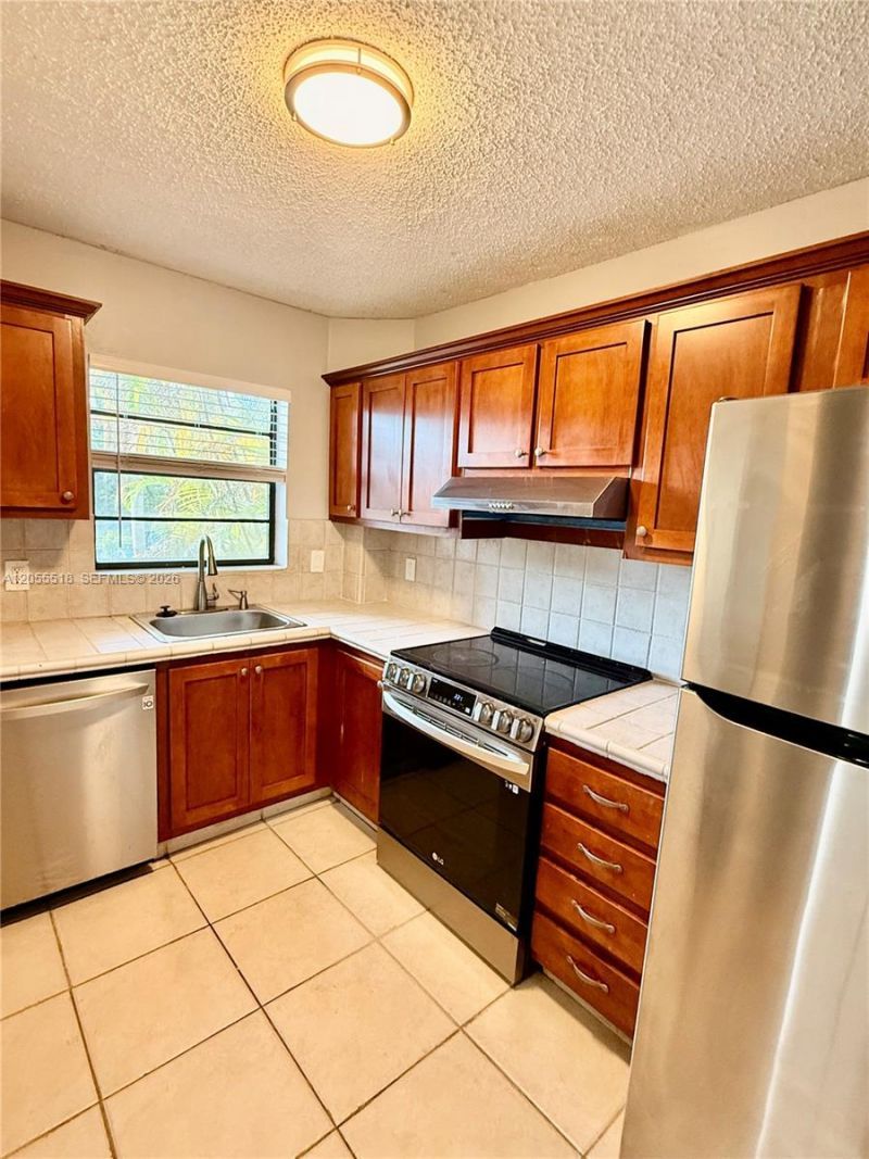 200 Jacaranda Country Club Dr, Unit 4B, Plantation, FL 33324 Photo