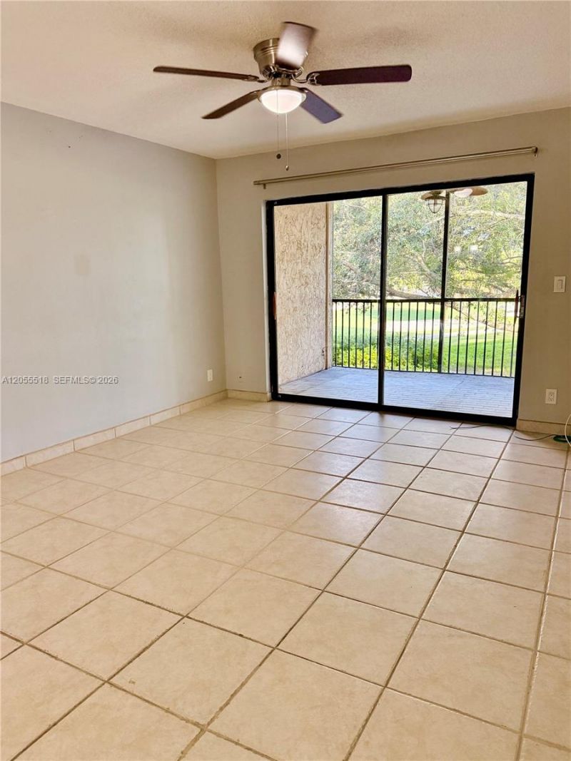 200 Jacaranda Country Club Dr, Unit 4B, Plantation, FL 33324 Photo