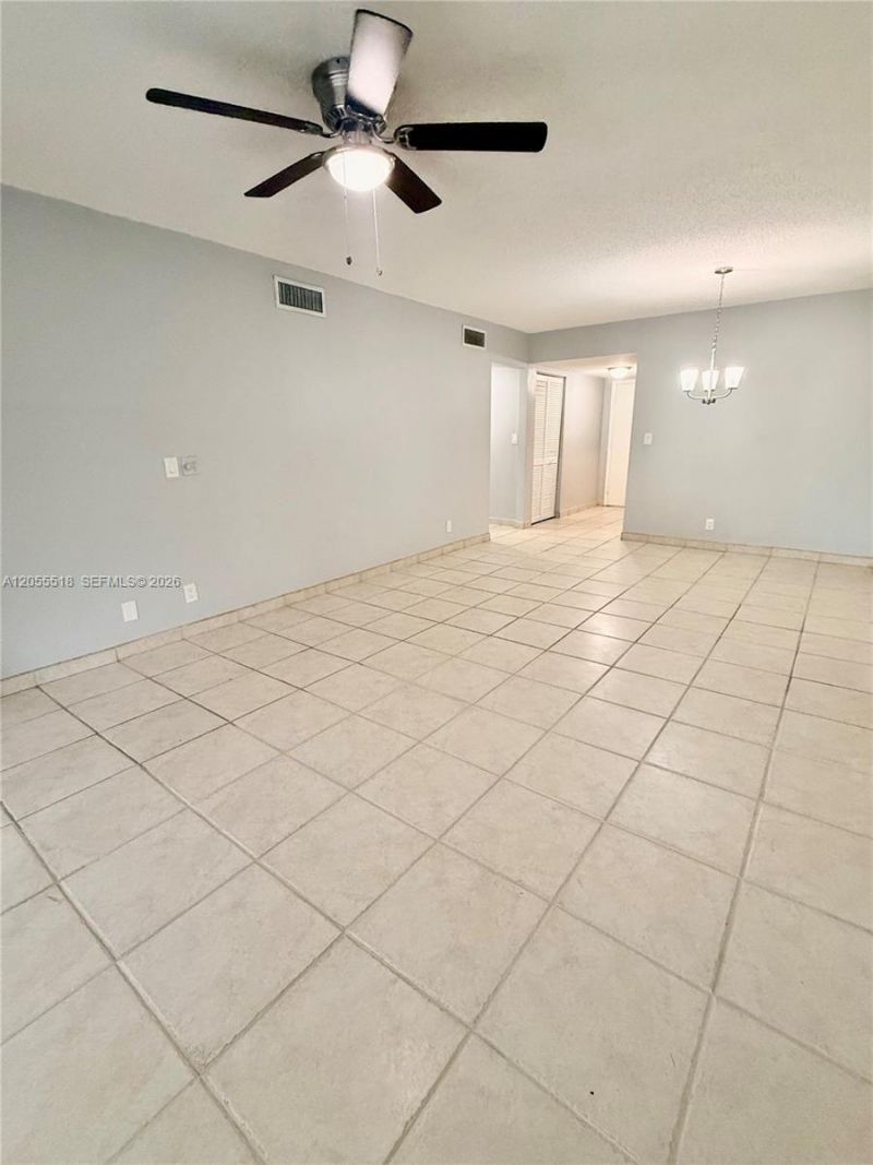 200 Jacaranda Country Club Dr, Unit 4B, Plantation, FL 33324 Photo
