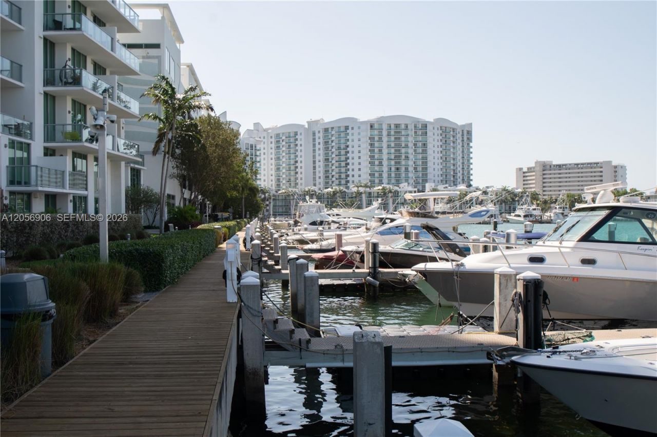 7928 East Dr, Unit 701, North Bay Village, FL 33141 Photo