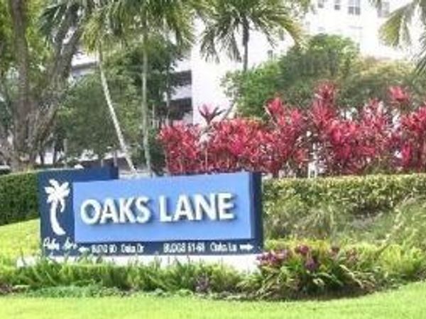 565 OAKS Lane, Unit 305, Pompano Beach, FL 33069